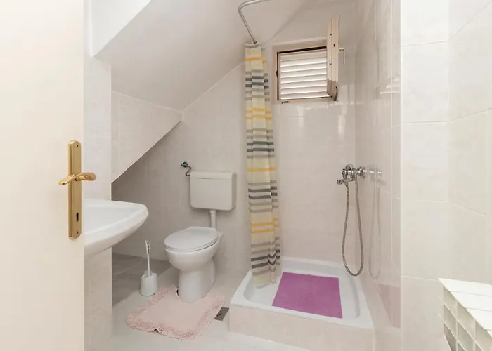 8 アパート ザダル